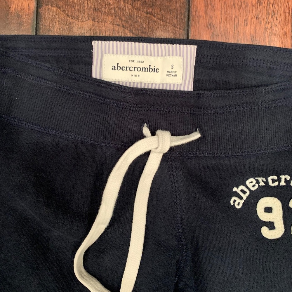 Abercrombie Blue Capri Sweatpants Girl's Size S - Picture 3 of 4